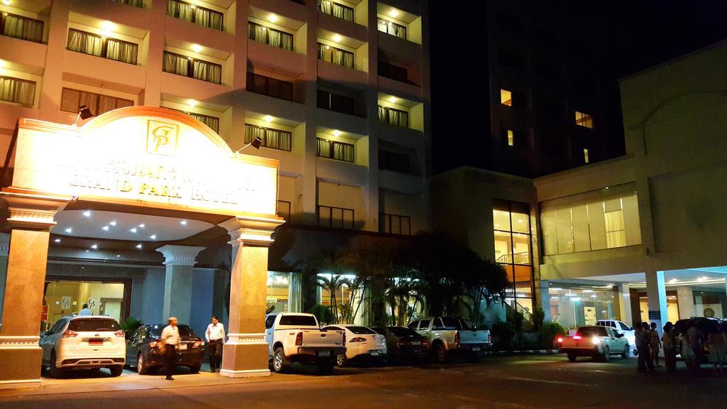 Grand Park Hotel Nakhon Si Thammarat Exterior foto