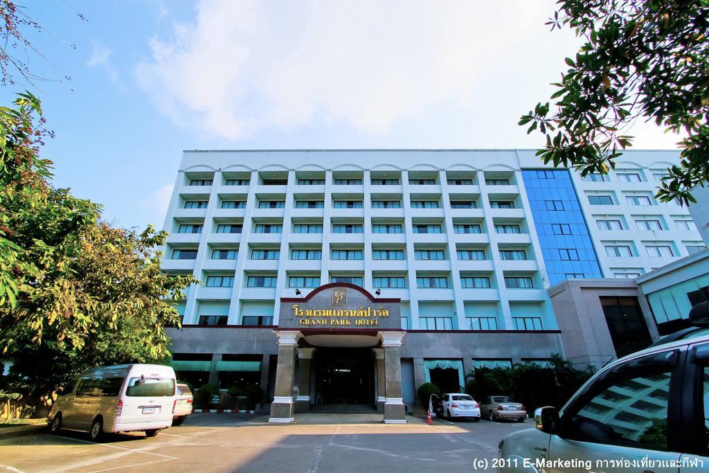 Grand Park Hotel Nakhon Si Thammarat Exterior foto